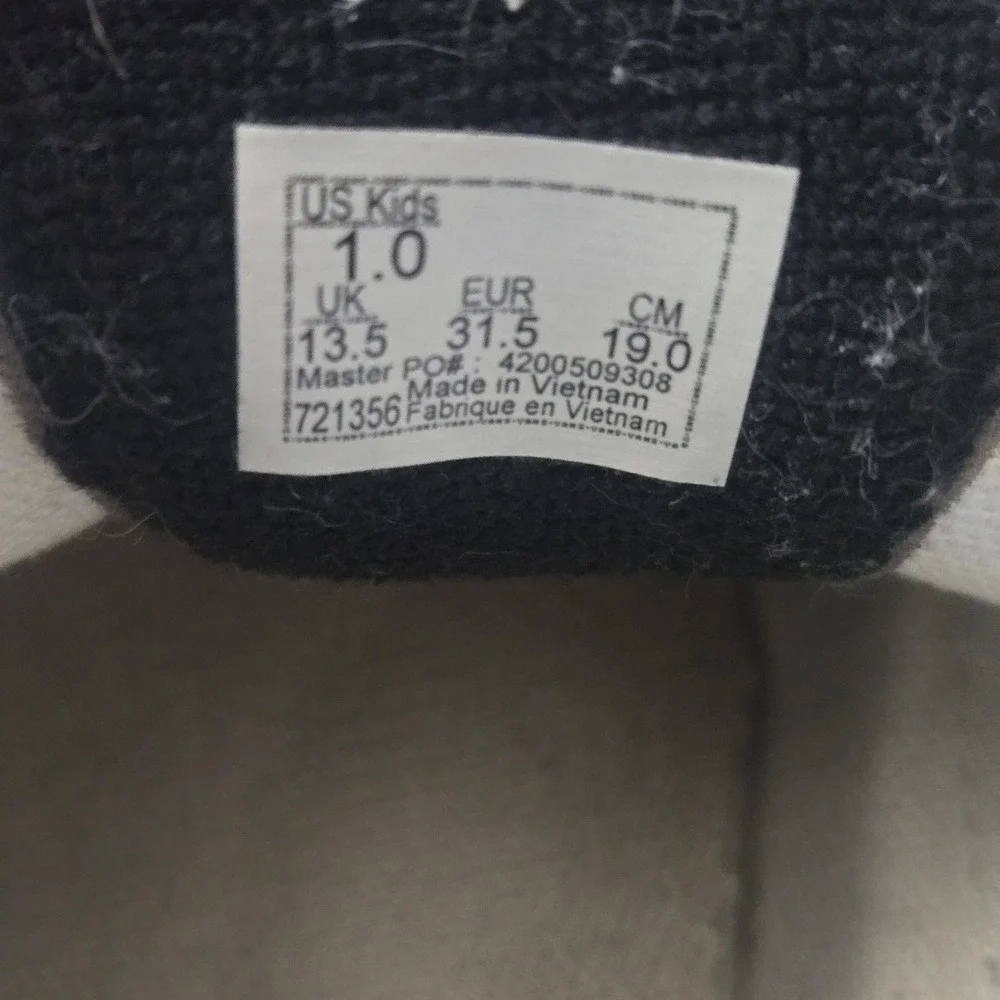 Kids Black Classic Vans Sneakers Strapped Size 1
